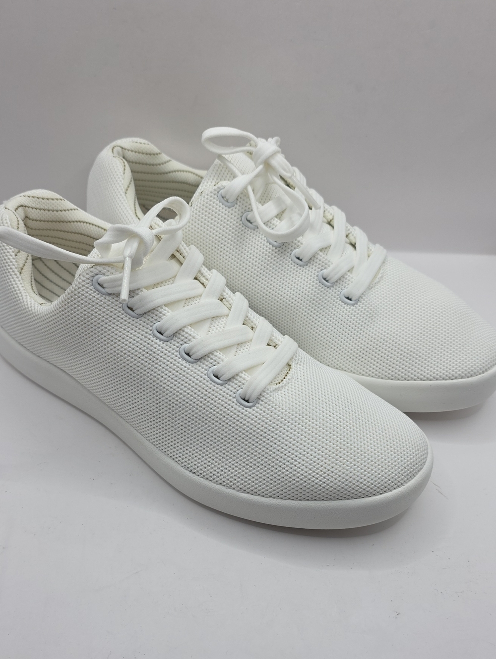 Atoms  000 White Knit Sneakers Size 8 Womens , 6.5 Mens